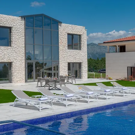 Coral - Your Luxury Retreat